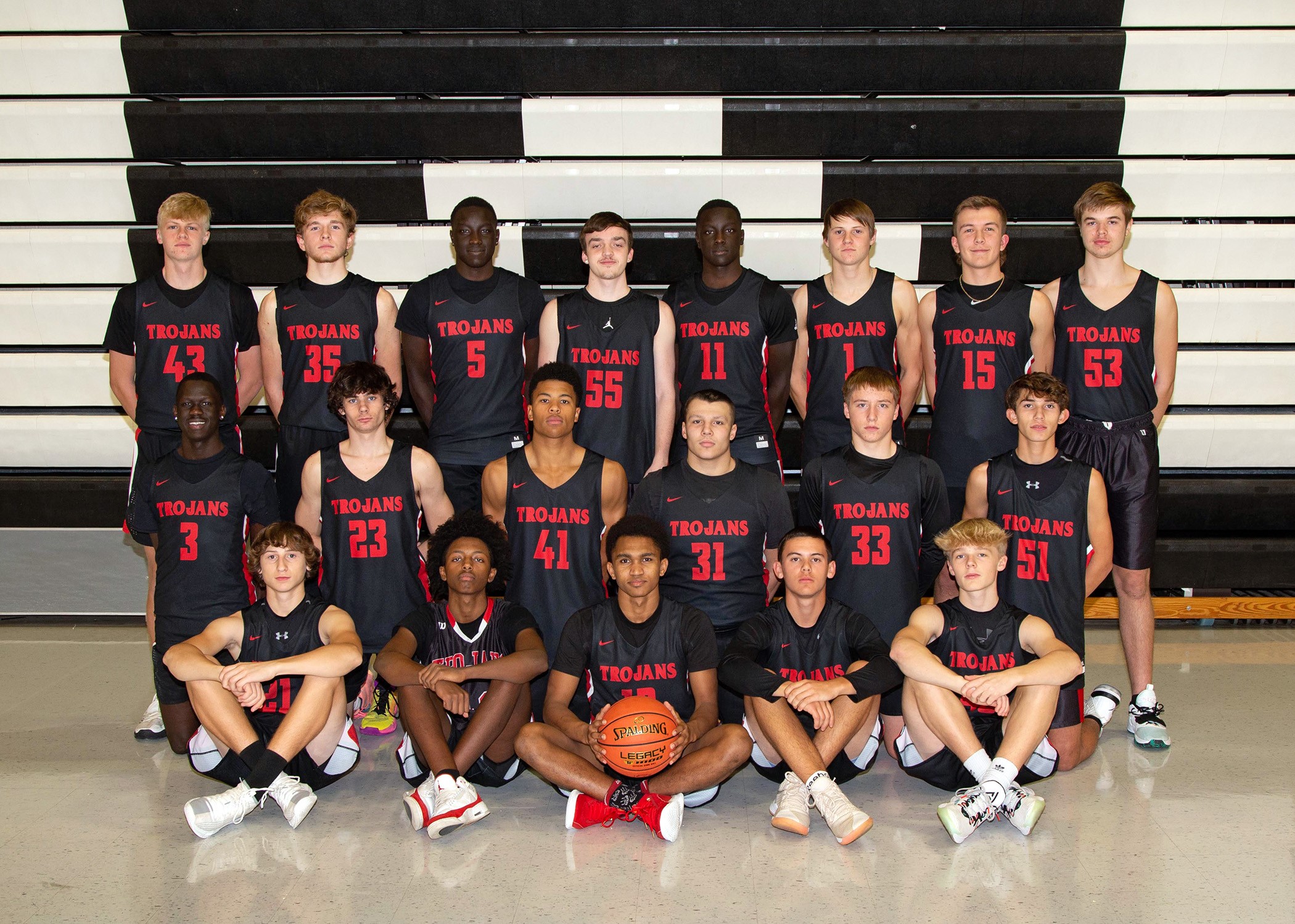 19 players wearing black jerseys in three rows