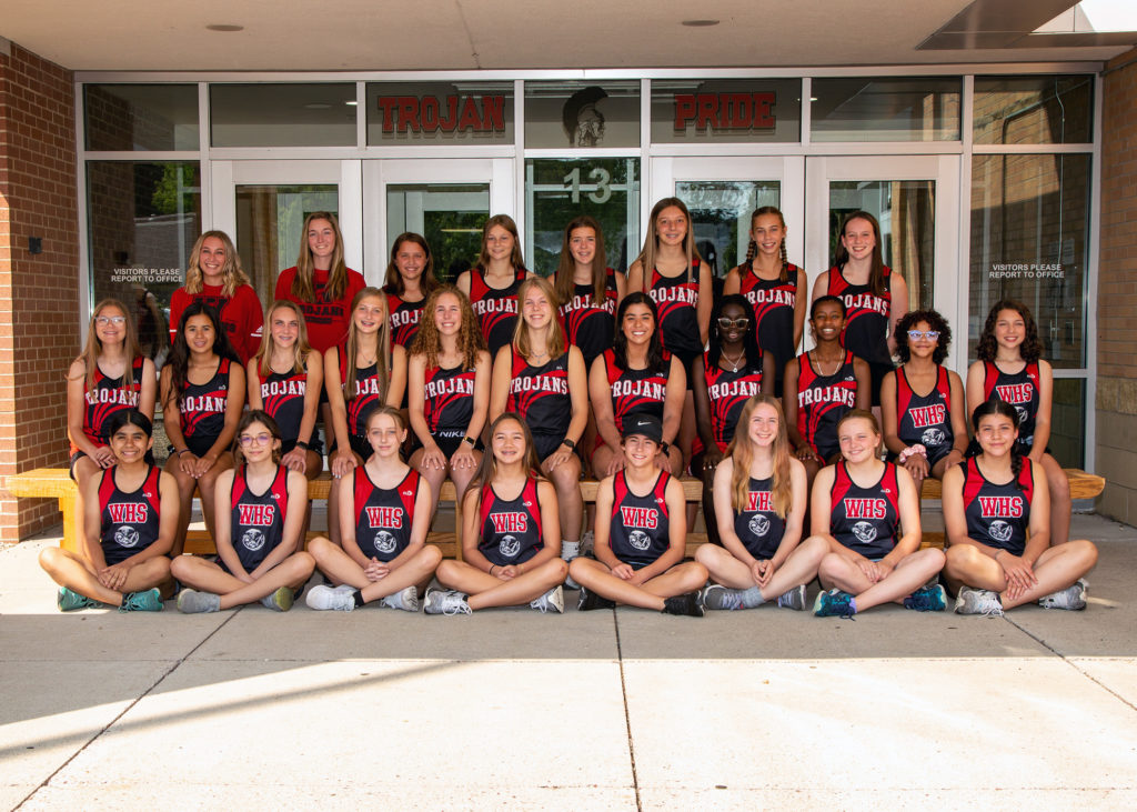 25 student runners in front of the high school in 3 rows